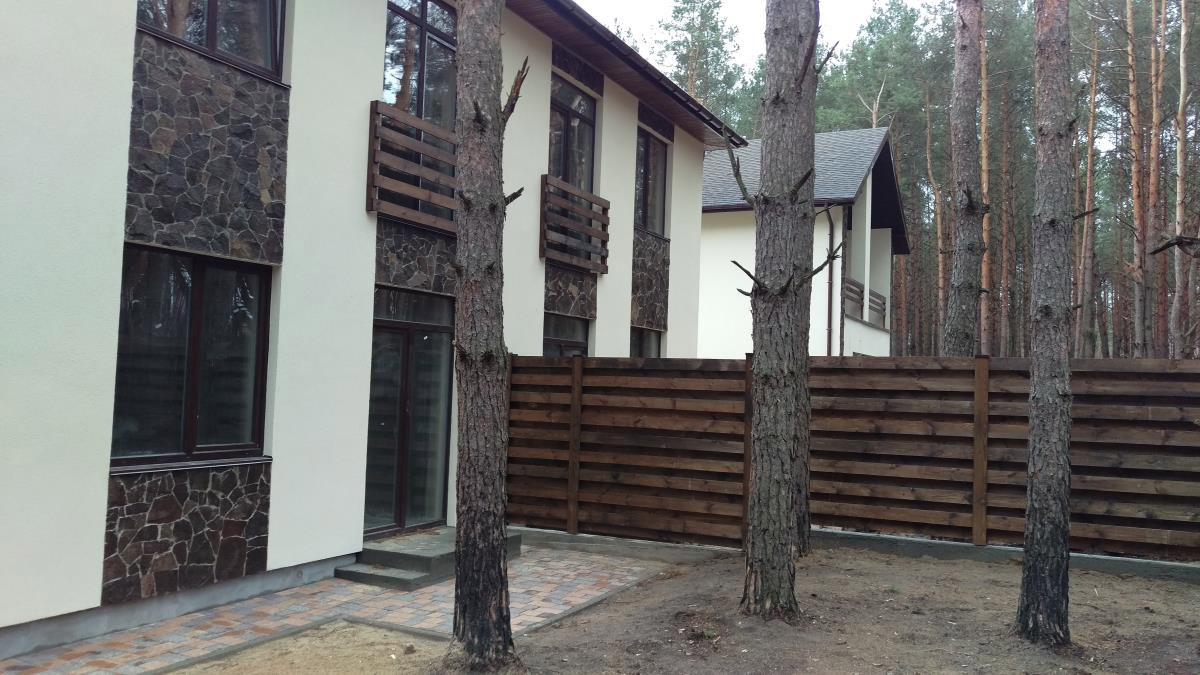 Продажа дом дуплекс в сосновом лесу в Гостомеле. Агентство недвижимости