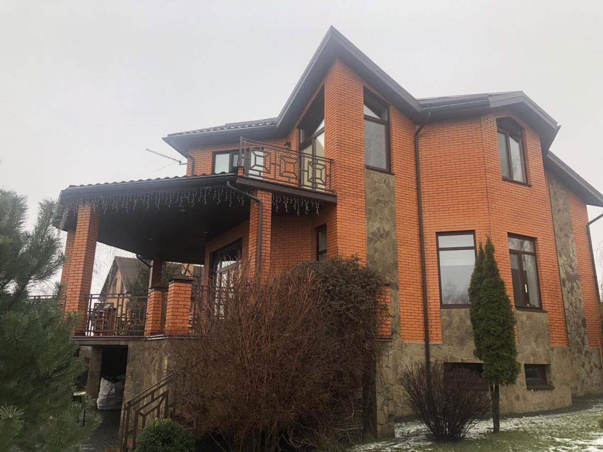 Продажа шикарный дом с ремонтом и большим участком с ландшафтным дизайном село Музычи. Агентство недвижимости