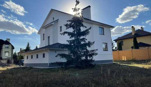 Продажа дом в Стоянке с солнечными панелями. Агентство недвижимости