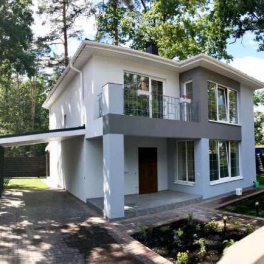 Продажа дом в центральной части Бучи в окружении сосен и вековых дубов. Агентство недвижимости