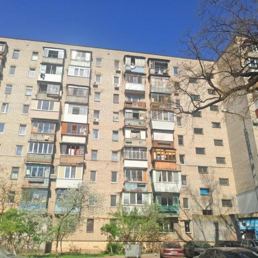 Продажа 1 однокомнатная квартира гостинка на Виноградаре Киев. Агентство недвижимости