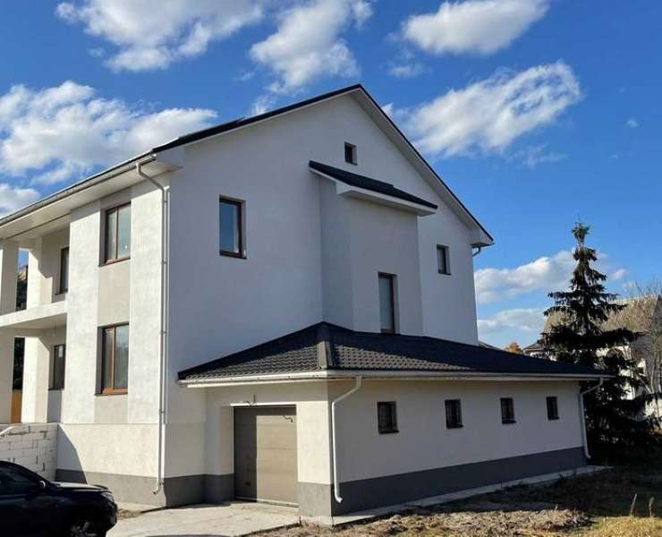 Продажа дом в Стоянке с солнечными панелями. Агентство недвижимости