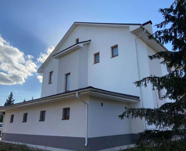 Продажа дом в Стоянке с солнечными панелями. Агентство недвижимости