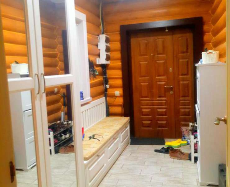 Продажа дом с мебелью из экологического Карпатского сруба в коттеджном городке в Михайловке-Рубежовке. Агентство недвижимости