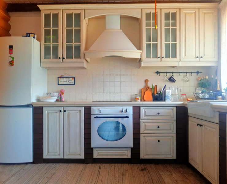 Продажа дом с мебелью из экологического Карпатского сруба в коттеджном городке в Михайловке-Рубежовке. Агентство недвижимости