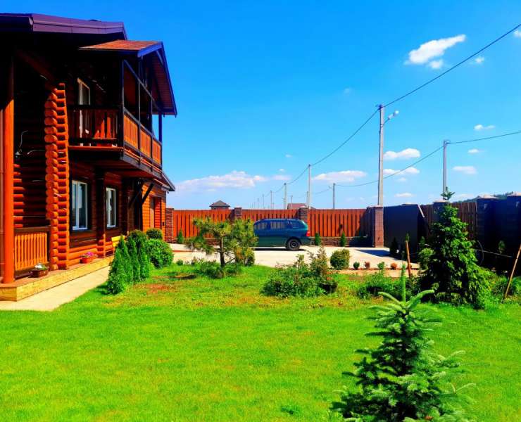 Продажа дом с мебелью из экологического Карпатского сруба в коттеджном городке в Михайловке-Рубежовке. Агентство недвижимости