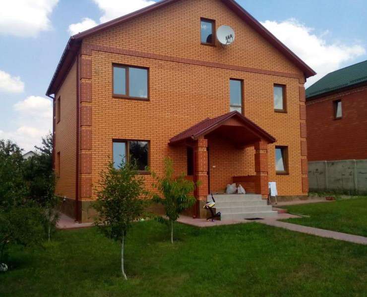 Продажа частного дома с ремонтом в центре города Буча. Агентство недвижимости