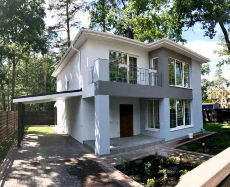 Продажа дом в центральной части Бучи в окружении сосен и вековых дубов. Агентство недвижимости