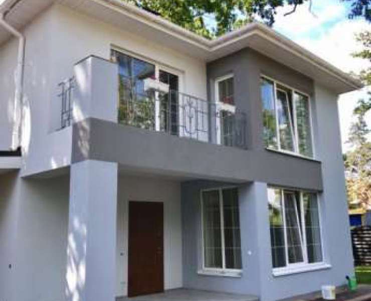 Продажа дом в центральной части Бучи в окружении сосен и вековых дубов. Агентство недвижимости