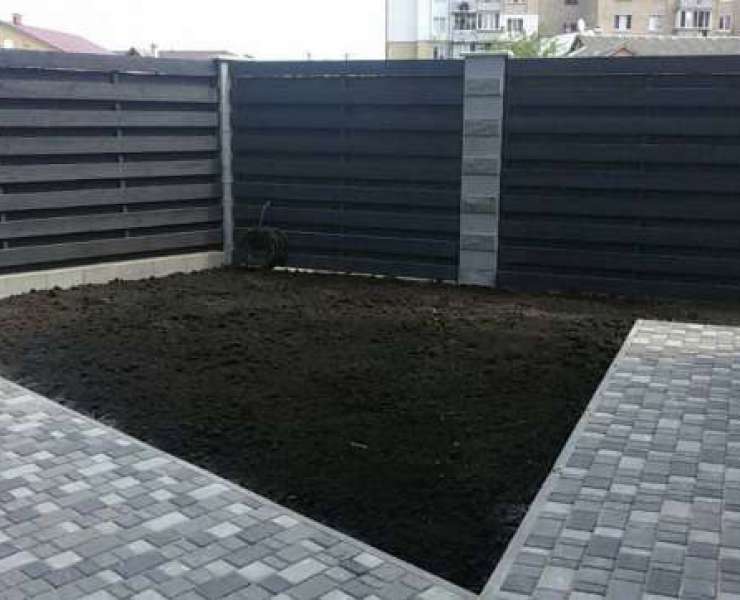 Продажа двухэтажного отличного дома с соснами на участке в Гостомеле. Агентство недвижимости