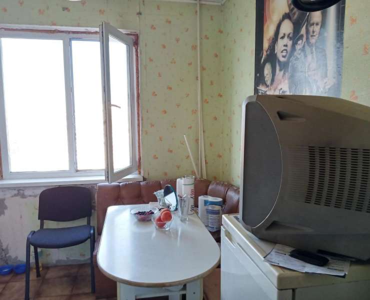 Продажа 2 двухкомнатная квартира с раздельными комнатами улица Бальзака Троещина Киев. Агентство недвижимости