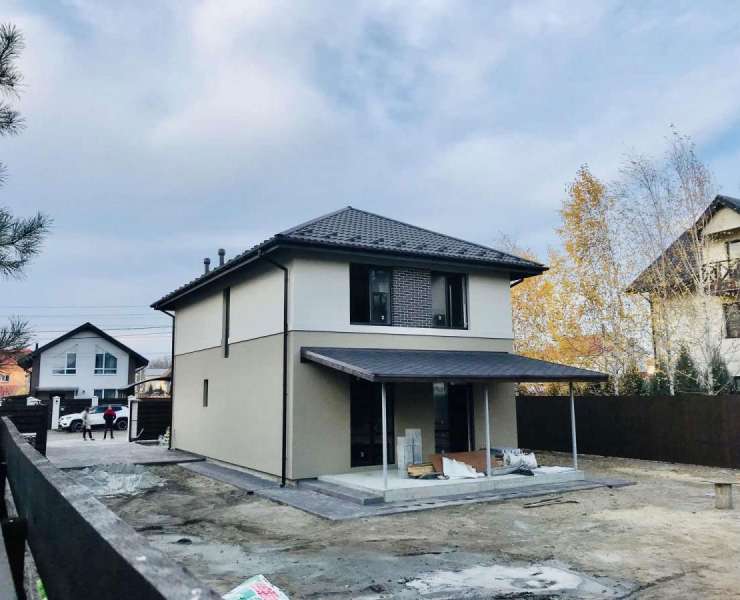 Продажа готовый двухэтажный дом с крытой террасой в центре Бучи. Агентство недвижимости