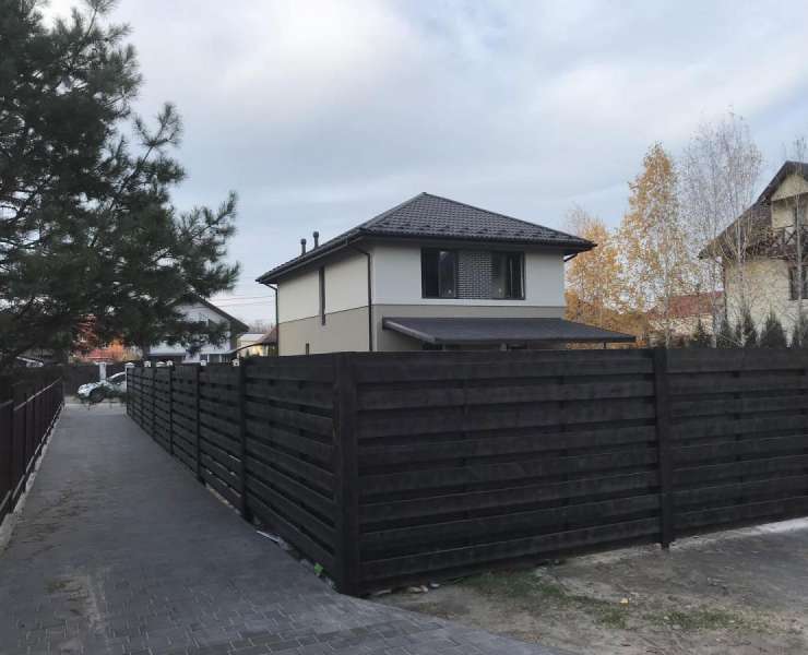 Продажа готовый двухэтажный дом с крытой террасой в центре Бучи. Агентство недвижимости