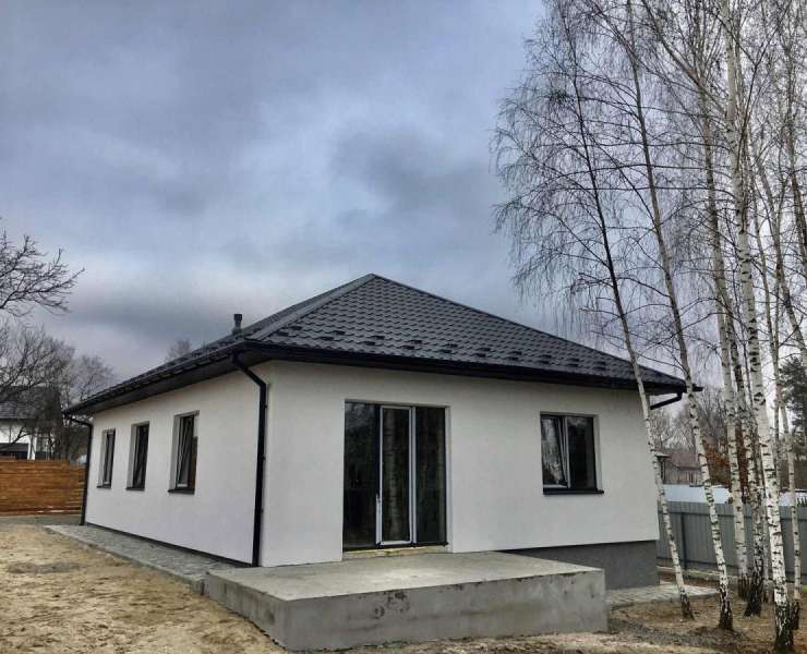 Продажа новый одноэтажный дом возле озера в окружении березок Гостомель. Агентство недвижимости