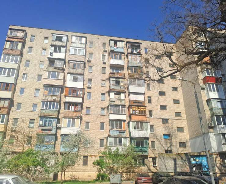 Продажа 1 однокомнатная квартира гостинка на Виноградаре Киев. Агентство недвижимости