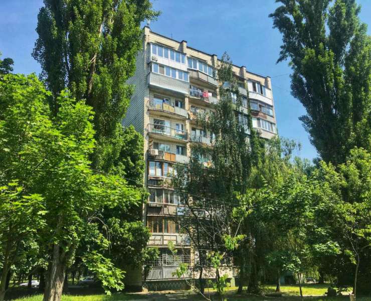 Продажа однокомнатная квартира на Никольской Борщаговке возле парка Потапова в Киеве. Агентство недвижимости