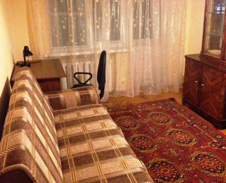 Продажа 1 однокомнатная квартира на улице Метростроевская Киев. Агентство недвижимости