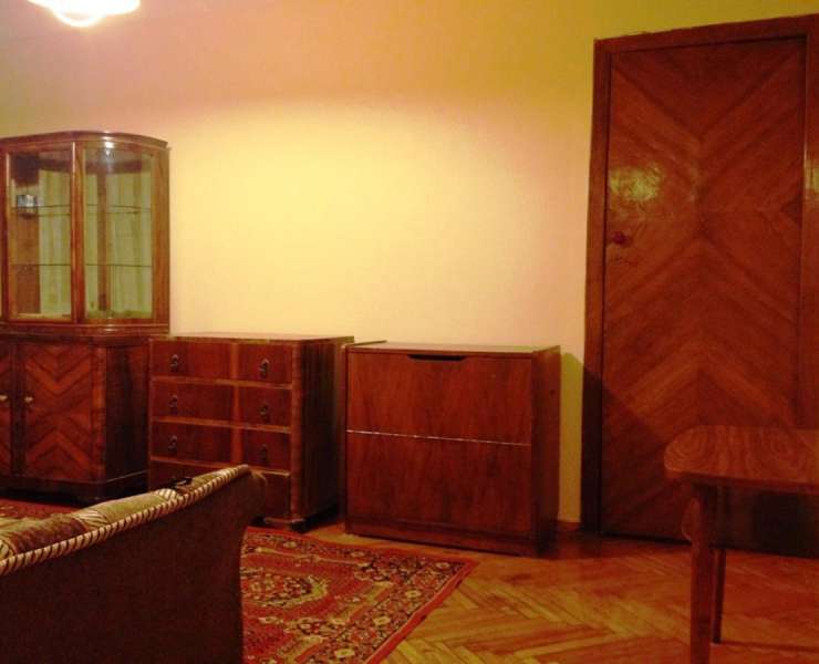 Продажа 1 однокомнатная квартира на улице Метростроевская Киев. Агентство недвижимости