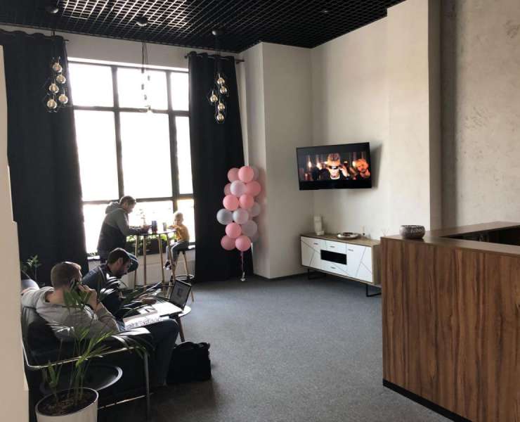 Продажа 1 однокомнатная квартира с ремонтом в ЖК Nyvky Plaza улица Сырецко-Садовая Киев. Агентство недвижимости