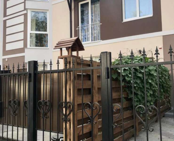 Продажа таунхаус в закрытом коттеджном городке среди сосен улица Гостомельское шоссе Гостомель. Агентство недвижимости