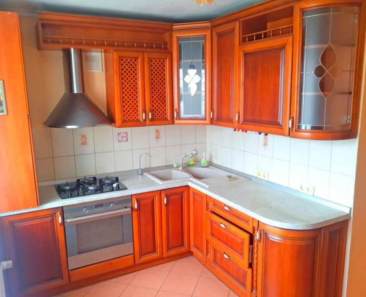 Продажа 3 трехкомнатная квартира с ремонтом и встроенной кухней на улице Антонова Ирпень. Агентство недвижимости