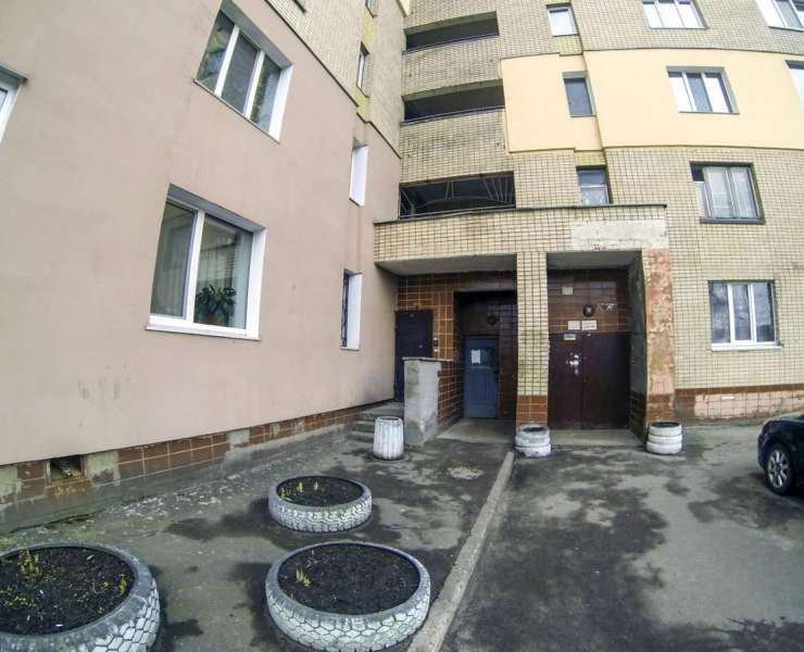 Продажа 3 трехкомнатная квартира в теплом кирпичном доме улица Симиренко Киев. Агентство недвижимости
