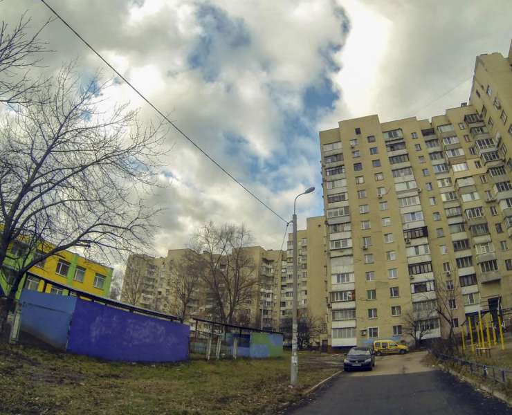 Продажа 3 трехкомнатная квартира в теплом кирпичном доме улица Симиренко Киев. Агентство недвижимости