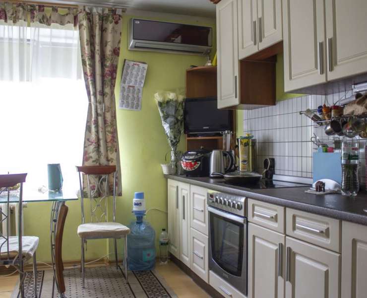 Продажа 3 трехкомнатная квартира в теплом кирпичном доме улица Симиренко Киев. Агентство недвижимости