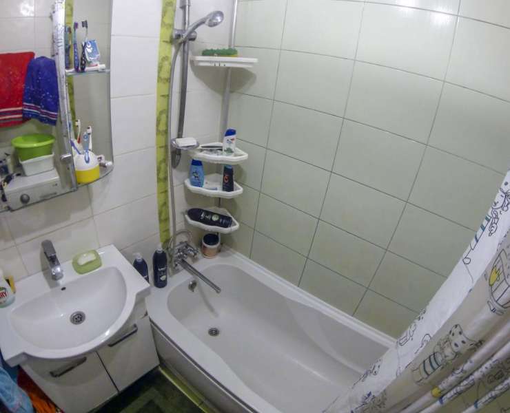 Продажа 3 трехкомнатная квартира в теплом кирпичном доме улица Симиренко Киев. Агентство недвижимости